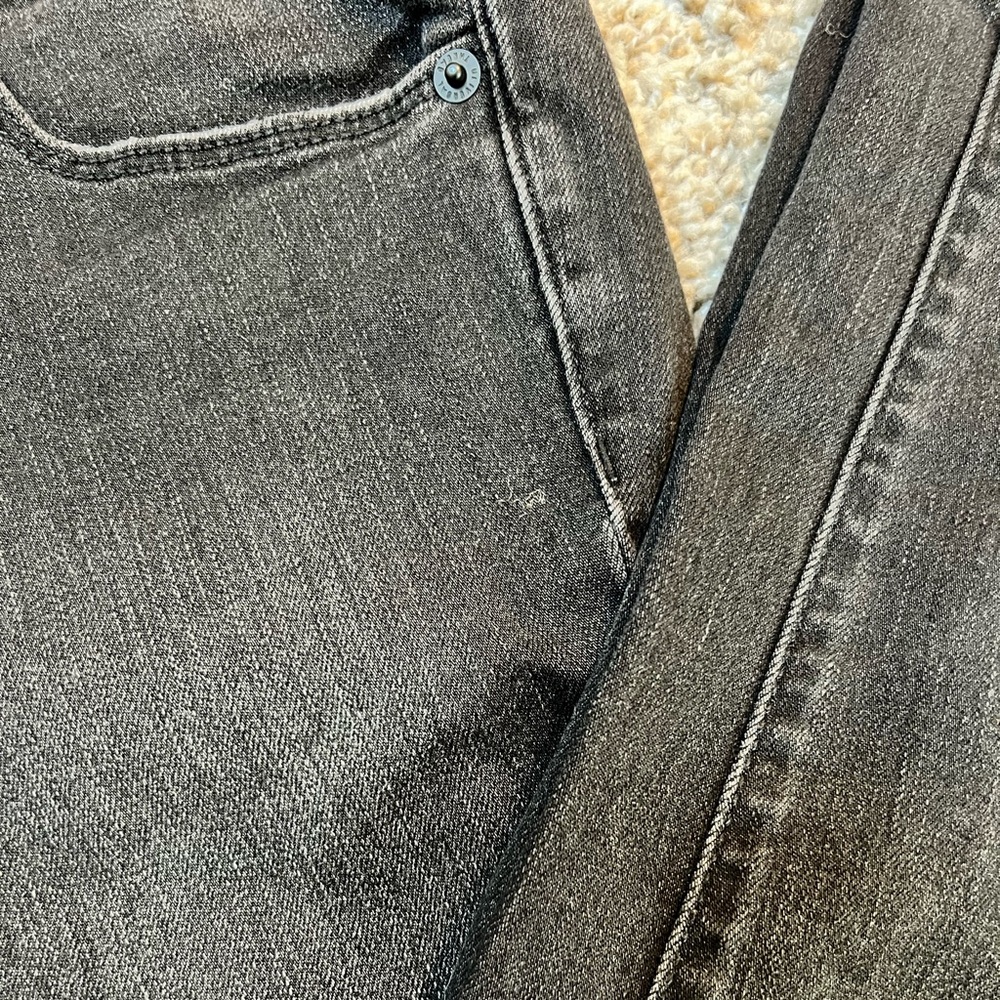 Universal Thread Mid Rise Black Skinny Jeans 🖤 - Picture 5 of 7